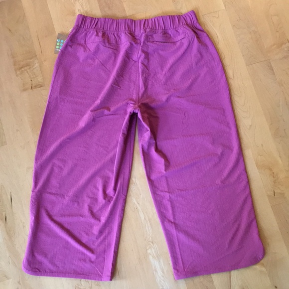 TITLE NINE | Slaycation 2.0 Cropped Pants - Textured Pink Spine - Picture 8 of 15